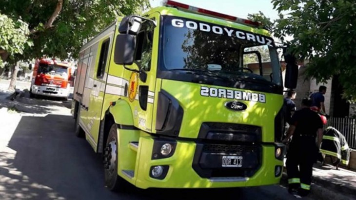 Un adolescente de 13 años fue rescatado tras quedar atrapado bajo un puente en Godoy Cruz