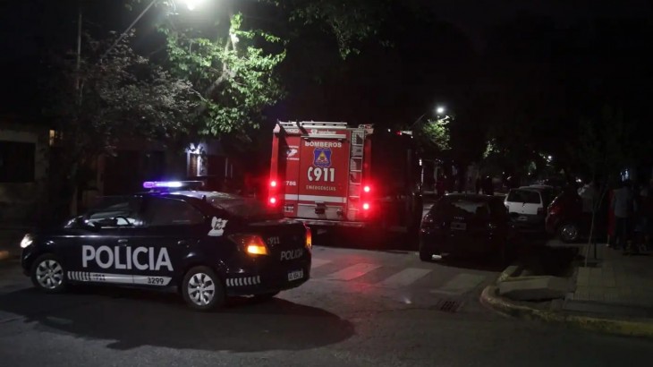 Voraz incendio destruyó un salón de eventos y una vivienda en General Alvear