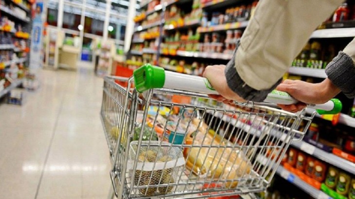 Ratifican multa a un supermercado por diferencia de precios entre góndola y caja