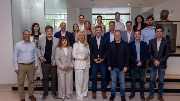 Ulpiano Suarez encabezó el 4° Encuentro de Intendentes de la Coalición de Ciudades por la IA en Argentina