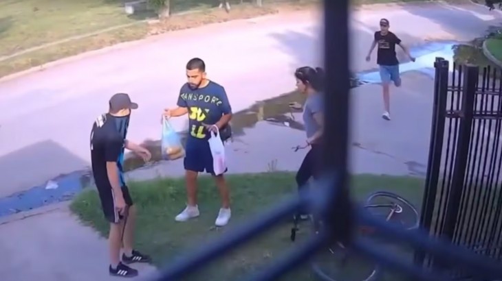 Violento asalto: una mujer y su hijo fueron atacados por cuatro ladrones