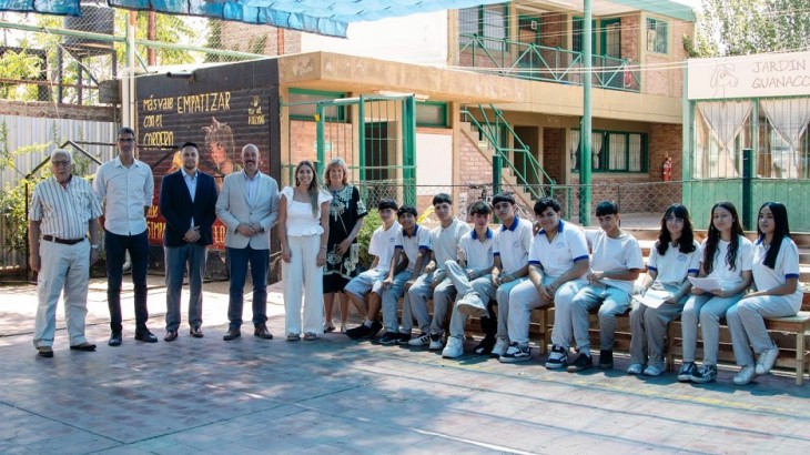 De Almafuerte a las aulas: Godoy Cruz donó bancos construidos por internos a la escuela Ecológica