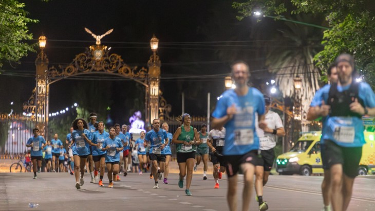 Fiesta deportiva en la Ciudad: récord de participación en la Maratón Nocturna 2025