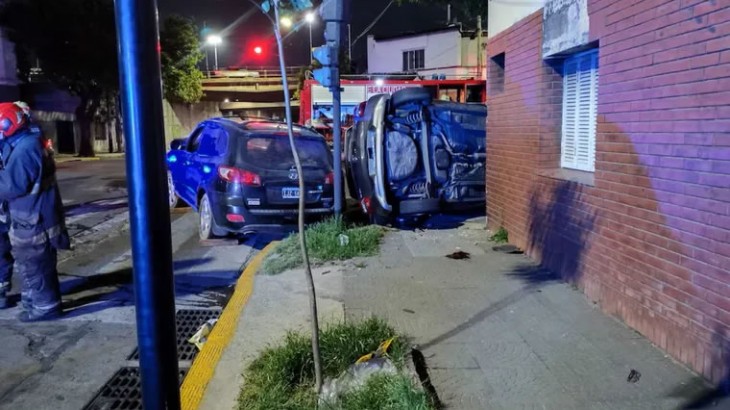Un auto embistió a una familia que caminaba por Flores: hay heridos en estado crítico