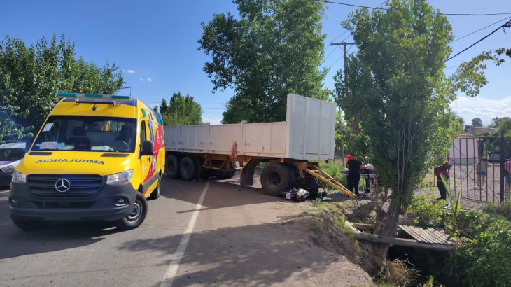 Tragedia vial en Guaymallén: murió un joven de 19 años tras el desprendimiento de un acoplado