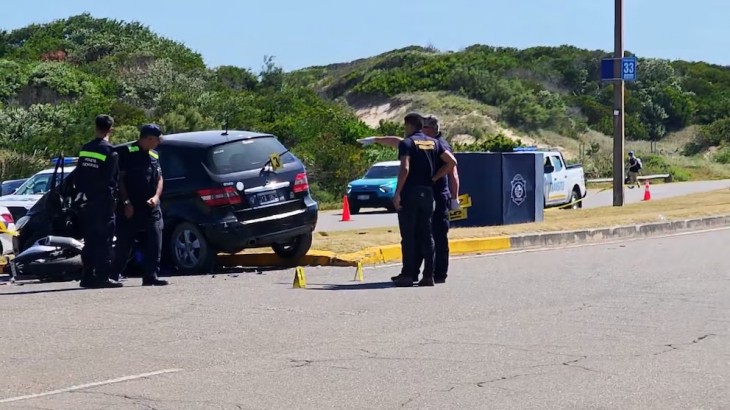 Fatal choque en Punta del Este: un motociclista murió tras impactar contra una camioneta conducida por una argentina