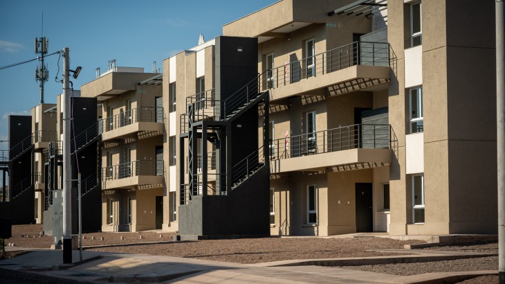 El Gobierno de Mendoza entregó 108 viviendas en Godoy Cruz y cerró el año con un promedio histórico de adjudicaciones