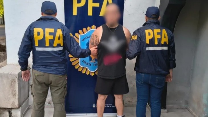 Detienen en Mendoza a dos hombres por mensajes nazis y amenazas de muerte contra el Presidente