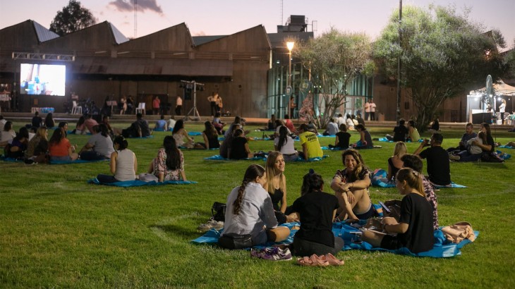 Vuelven los picnics musicales a los jardines de la Nave