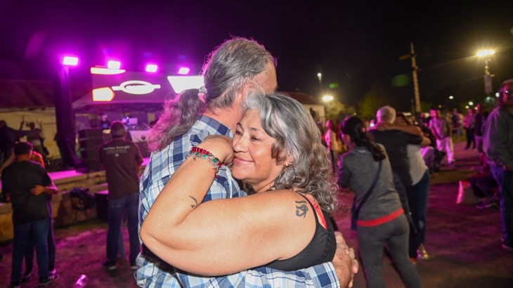 Que vuelvan los lentos: la pista bajo las estrellas vuelve a latir este verano
