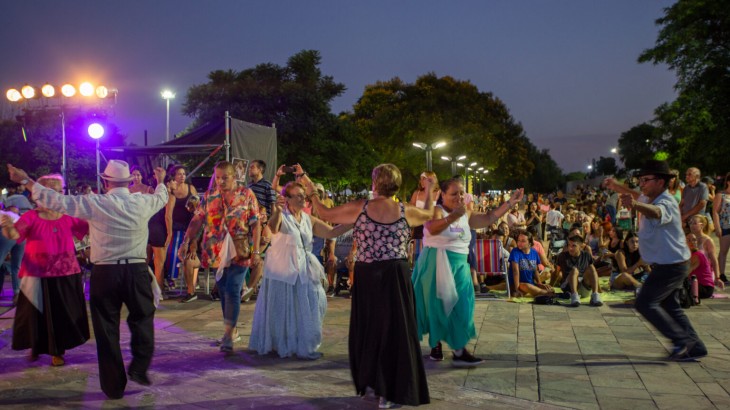 La Peña de las Reinas reunirá música, danza y tradición en la plaza Independencia