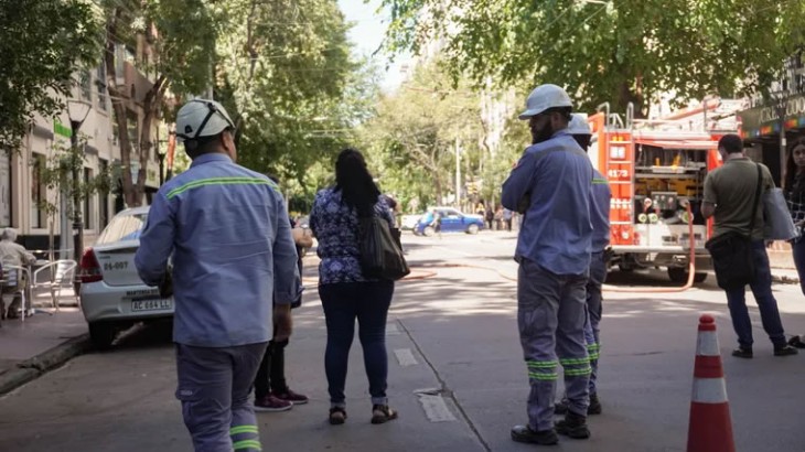 La explosión de un transformador obligó a evacuar edificios en el centro mendocino