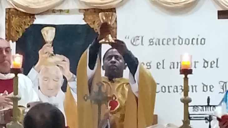 De Surinam a San Rafael: un sacerdote regresó al hogar que marcó su vocación para celebrar su primera misa