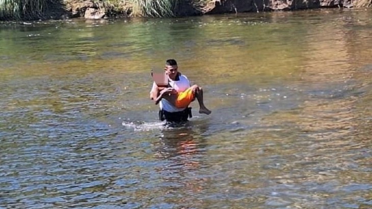 Un policía se lanzó al río y salvó a un niño de 11 años que se ahogaba en Córdoba