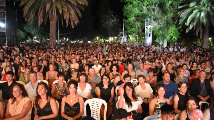 Con un marco histórico de público, Alvear vivió "'Atuel, abrazo de Vendimia"