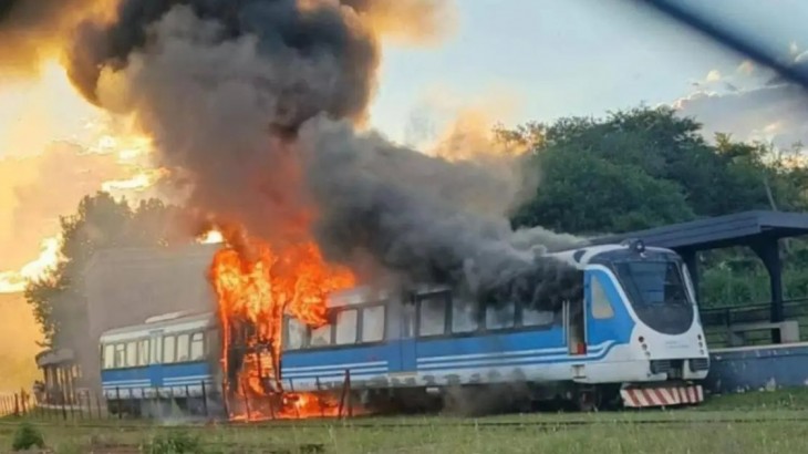 Fuego y tensión en un tren cordobés: 120 pasajeros fueron evacuados