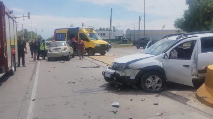 Choque en una esquina clave de Maipú: varios heridos y tres menores hospitalizados