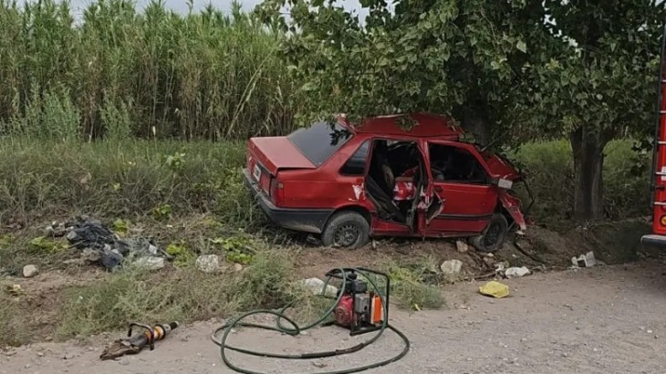 Tragedia vial en el Este: un hombre de 32 años murió tras chocar contra un árbol en Junín
