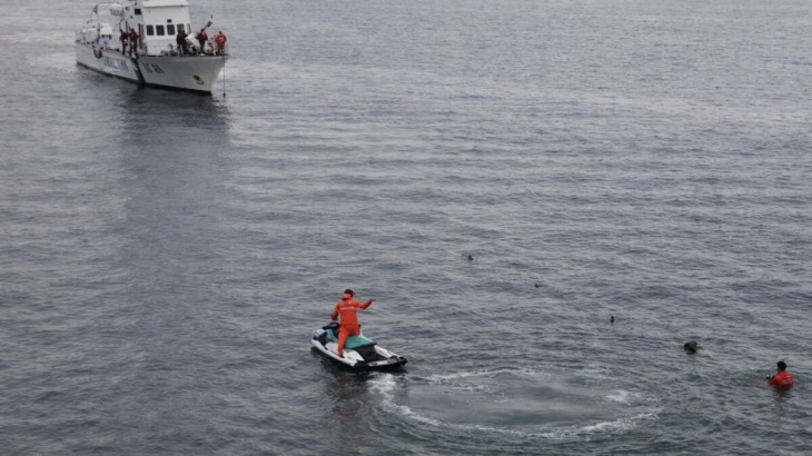 Intensa búsqueda de una joven que desapareció durante un bautismo de buceo