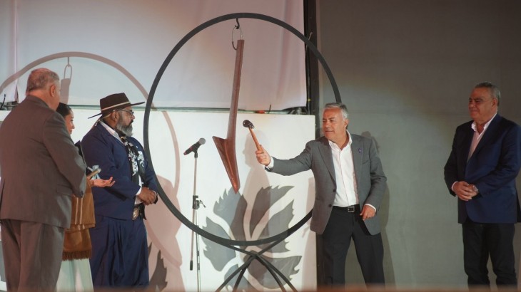 Con el tradicional golpe de rejas, Cornejo dió inicio al calendario de Vendimia