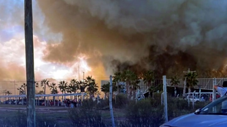 Bomberos combaten incendio de gran magnitud en el Casino de San Martín