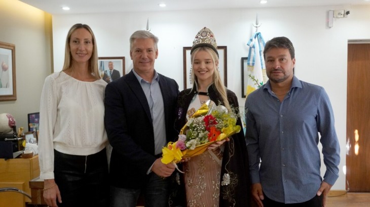 El intendente Alejandro Molero recibió a Mariana tras su participación en la Vendimia Nacional