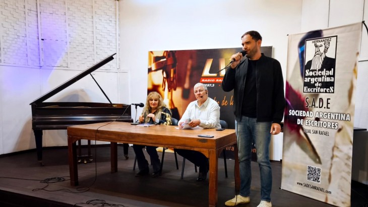 Programa de radio en vivo para celebrar el Día del Libro y los 88 años de LV4 en San Rafael