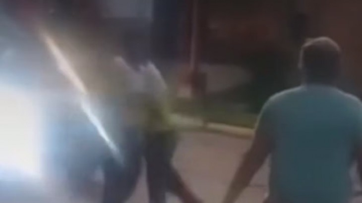 Un hombre atacó a dos agentes tras dar positivo en alcoholemia