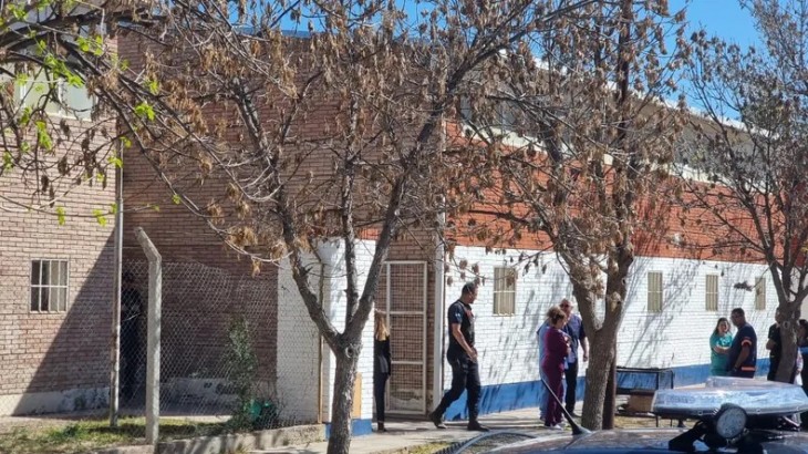 Seguirá con prisión domiciliaria el celador acusado de abusar de la alumna que se atrincheró en La Paz