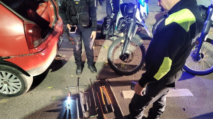 Intentaban robar cubiertas y fueron atrapados por preventores y policías