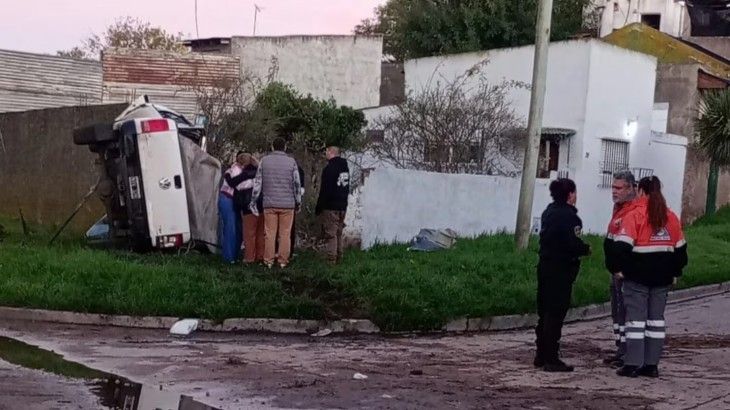 Fatal accidente: un conductor perdió el control y se estrelló contra una vivienda
