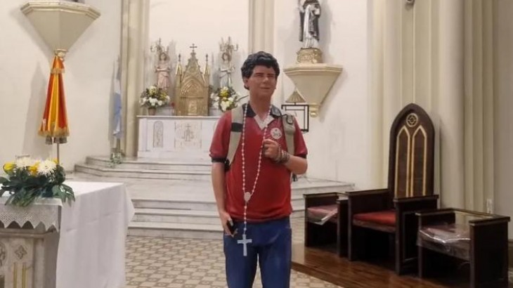 El santo millennial ya está en Mendoza: dónde y cómo visitar el homenaje a Carlo Acutis