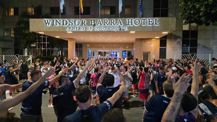 Fiesta azul en Brasil: la Lepra vivió un emotivo banderazo junto a sus hinchas