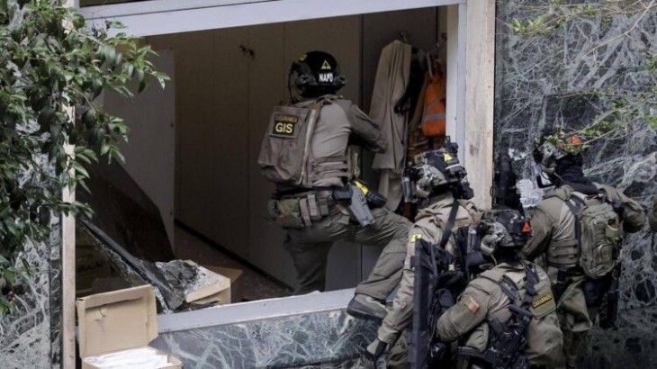 Golpe de película en Nápoles: robaron un banco y huyeron bajo tierra