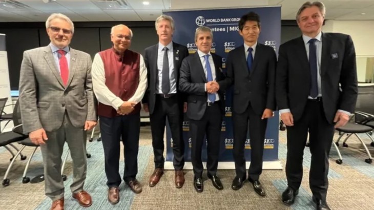 "Nos permitirán refinanciar deuda a tasas más bajas" dijo Caputo