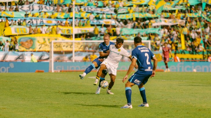 Empate con gusto a poco: Aldosivi y Racing no se sacaron ventajas