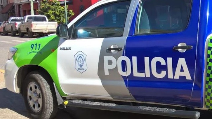 Un nene encontró el cuerpo de su madre enterrado y buscan a su pareja