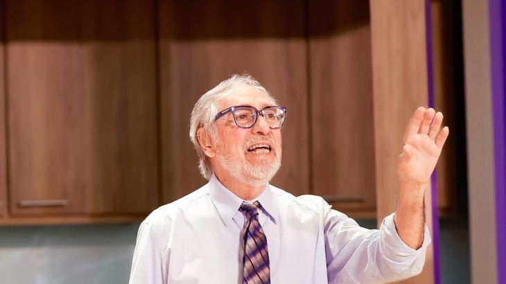 Las emotivas despedidas de todo el espectáculo a Luis Brandoni