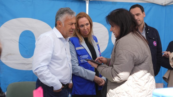 Cornejo presentó nuevos medicamentos importados, firmó un acuerdo con la OPS y supervisó un operativo integral de vacunación