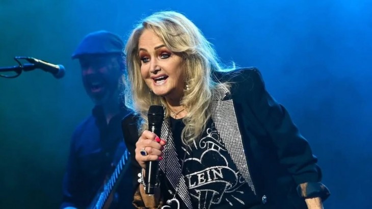 Una reconocida cantante internacional quedó en coma tras una compleja operación