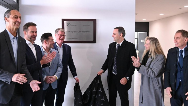 Adorni inauguró la nueva planta de Mercedes-Benz en Zárate y destacó la inversión privada