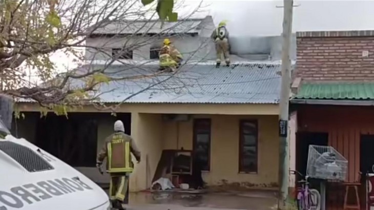 Las llamas destruyeron por completo una casa en Real del Padre