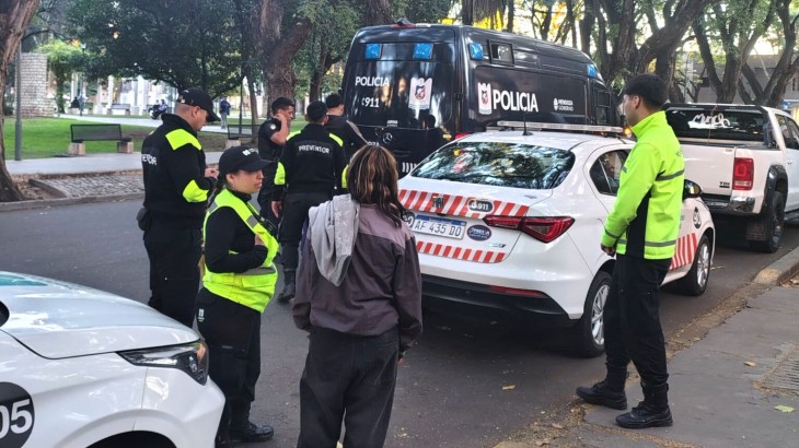 Tres personas fueron detenidas por vender estupefacientes