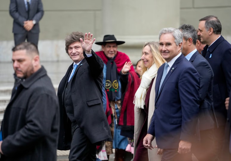Mirá la galería de fotos del acto del 25 de mayo que encabezó el presidente  Milei - MinutoYA
