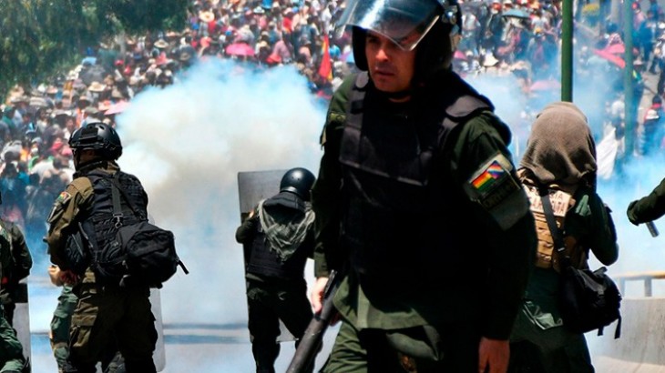 Vuelve la violencia a La Paz: choques entre manifestantes y policías marcan la cuarta semana de conflicto
